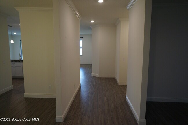 Building Photo - 153 Oakcrest Ave NE