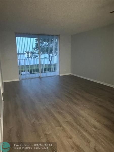 Building Photo - 470 Executive Center Dr