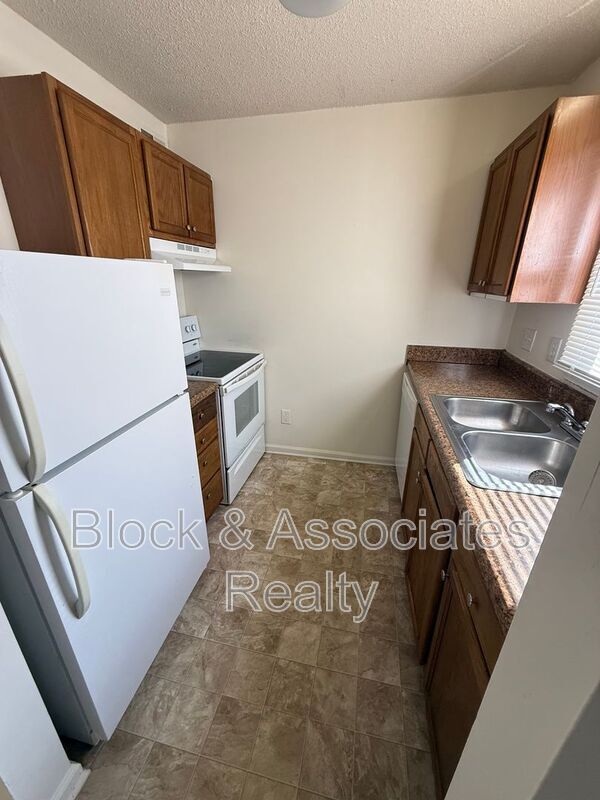 Building Photo - 500 N Church St