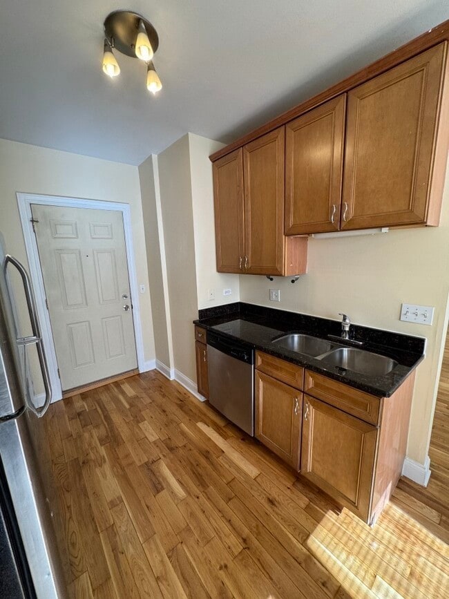 Foto del edificio - 4566 W George St