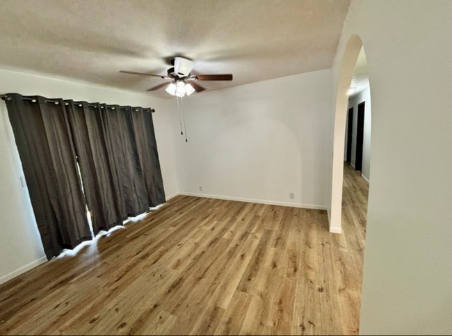 Foto del edificio - 14112 Pine St