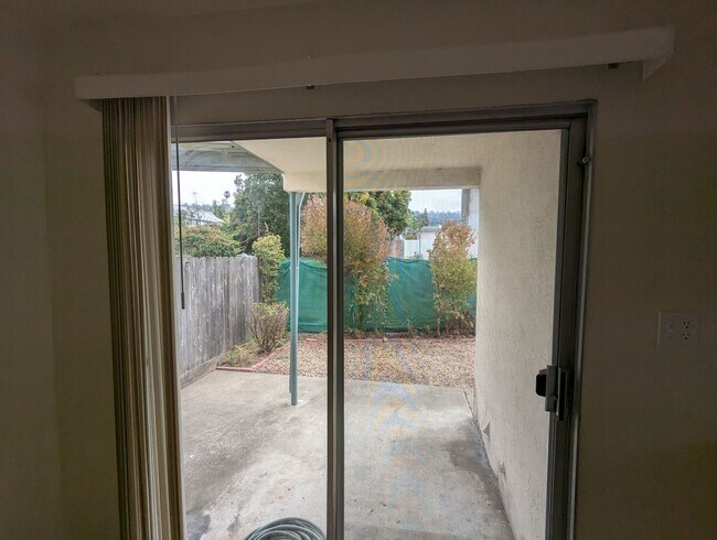 Building Photo - M608