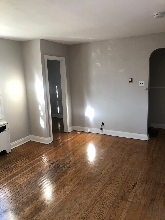 Living room feature half bed/study - 6255 N 5th St
