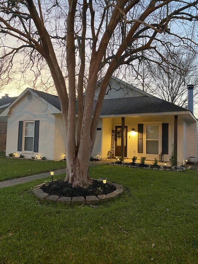 Primary Photo - 734 Meadow Bend Dr