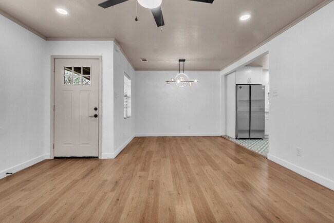 Building Photo - 4895 Helene Rd