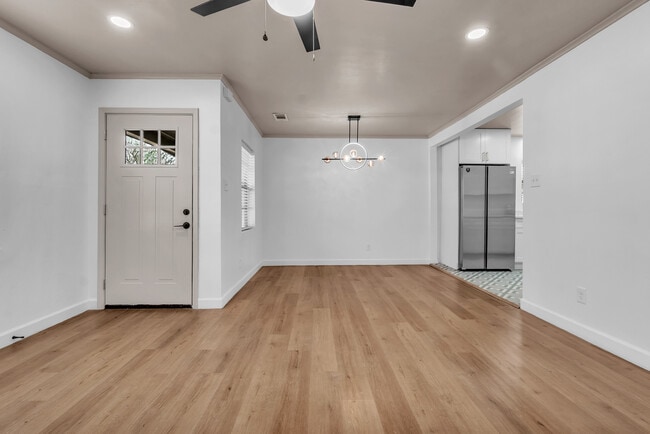 Foto del edificio - 4895 Helene Rd