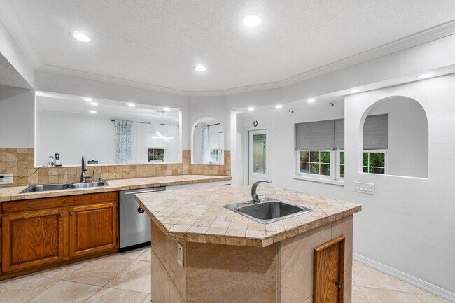 Foto del edificio - 4323 Redding Rd