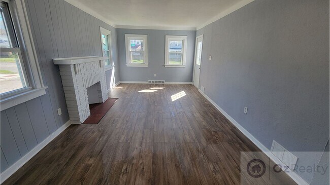 Building Photo - Single-Floor Serenity: Your Ideal Home Awa...