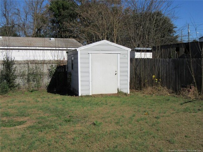 Foto del edificio - 1119 Juniper Dr