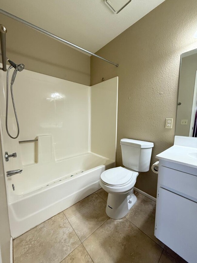 Building Photo - 312 W Yukon Dr