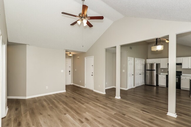 Building Photo - 725 Cherry Branch Cir