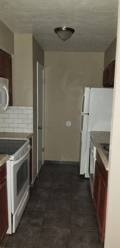 Foto del edificio - 13100 Colony Pointe Blvd