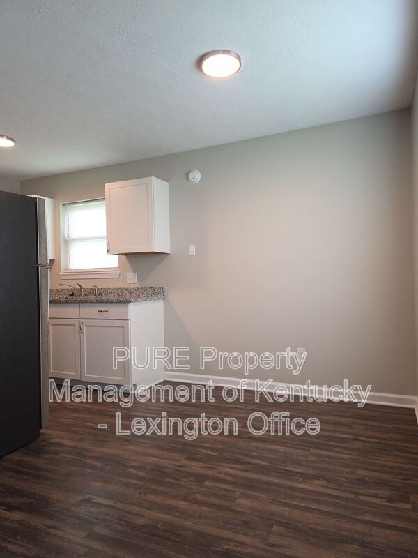 Foto del edificio - 3793 Camelot Dr