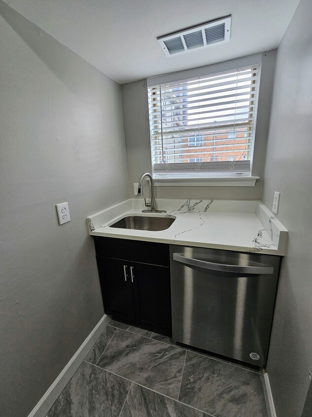 Primary Photo - 412 N Armistead St