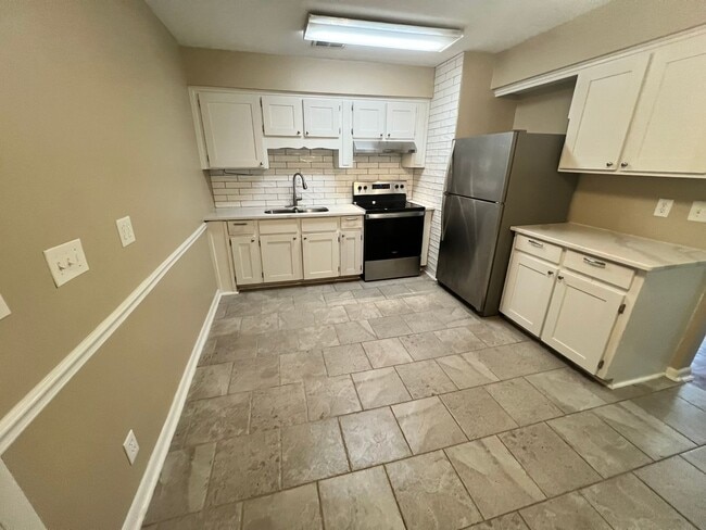 Building Photo - Your Home Awaits!