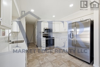 Building Photo - 3910 W Altadena Ave