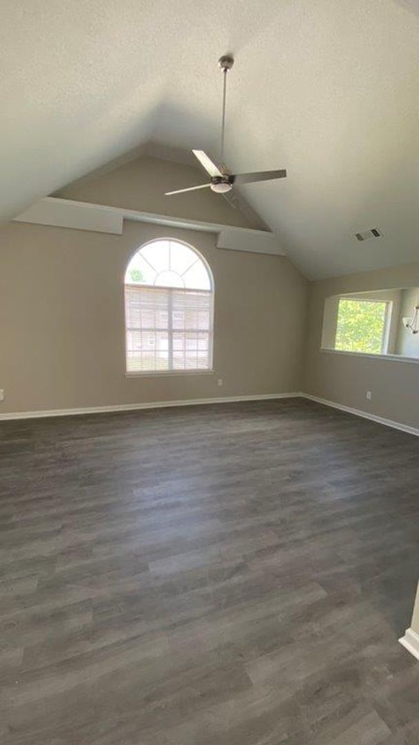 Foto del edificio - ****BRAND NEW 3BR/2BA RENOVATION IN LITHON...