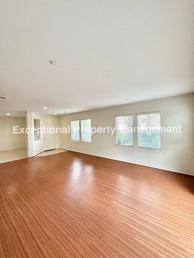 Foto del edificio - Ready to move in 3 bed 3 bath home