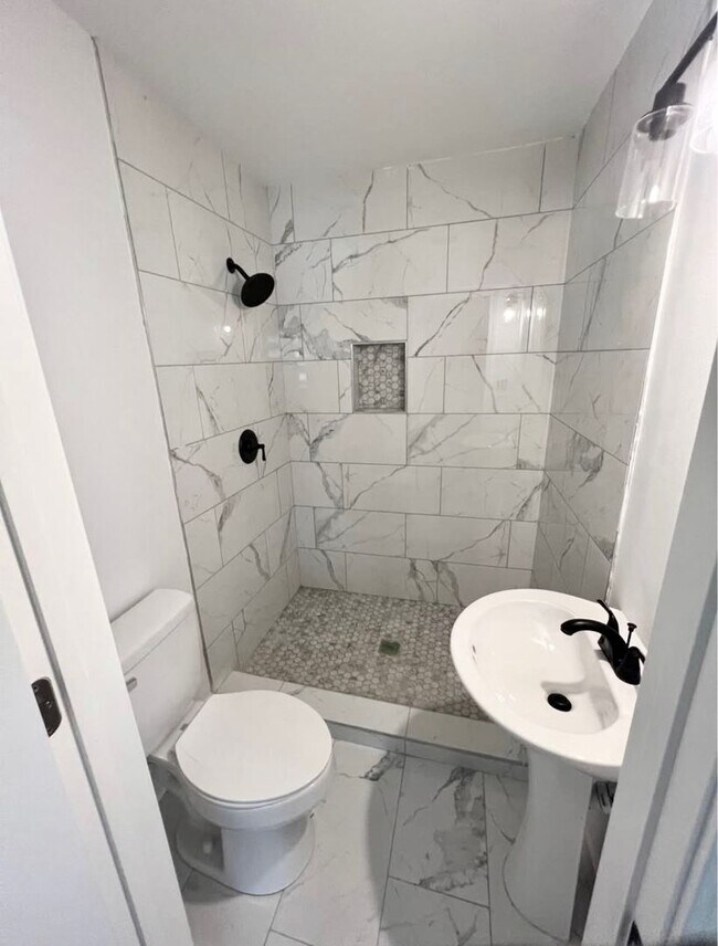 Foto del edificio - Beautifully Remodeled 3BR Home Near UALR & S University Ave – Modern Upgrades + Fenced Yard!