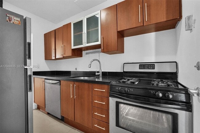 Building Photo - 320 85th St