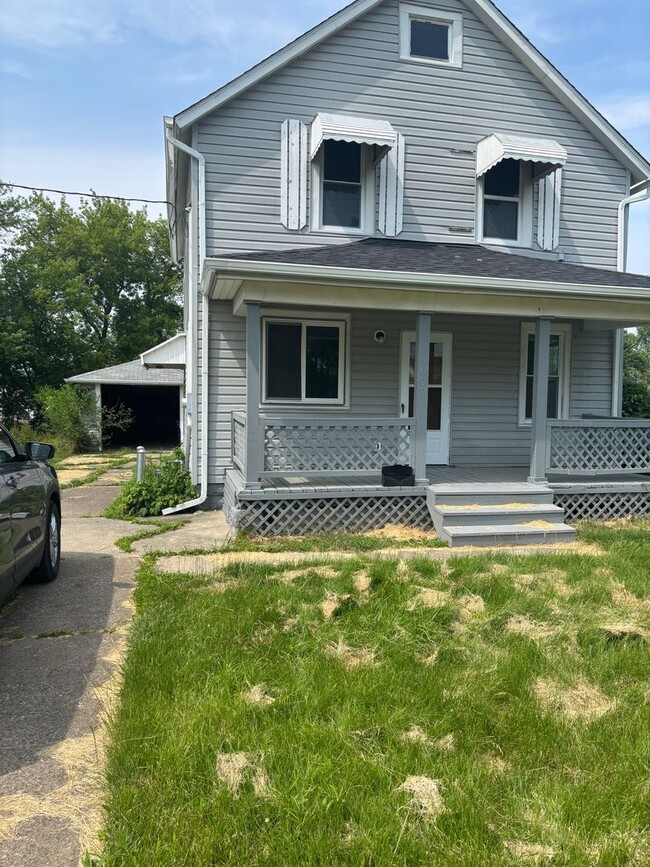 Building Photo - Section 8 welcome, 4bd 2 bath