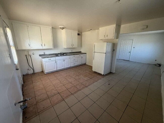 Building Photo - Charming 2 Bedroom, 1 Bathroom Home with Private Fenced Yard