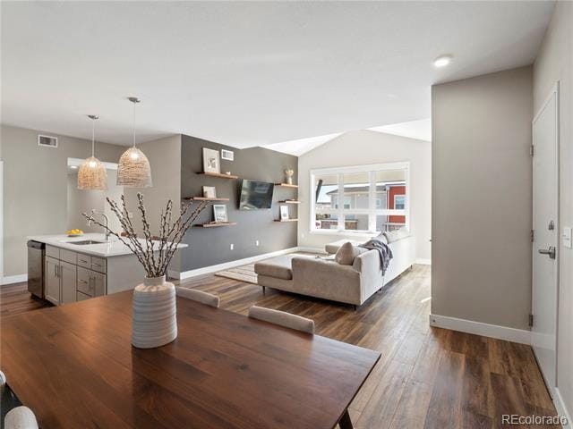 Building Photo - 210 S Cherrywood Dr