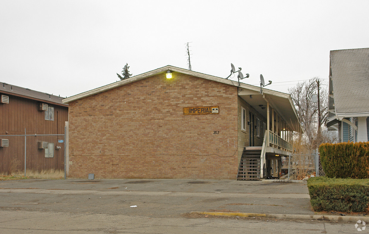 Building Photo - Imperial Apartments