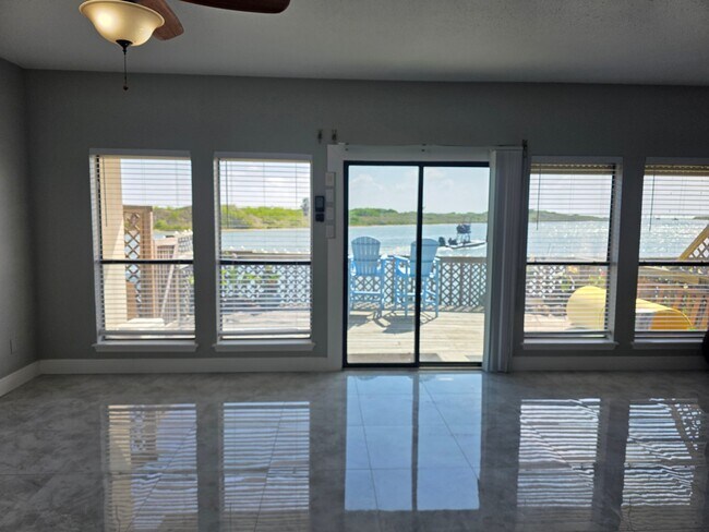 Foto del edificio - 15337 Bonasse Ct