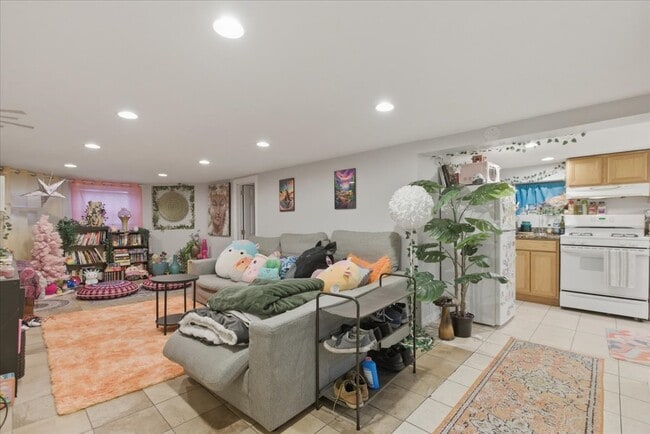 Foto del edificio - 3727 N Bosworth Ave