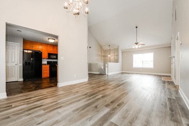 Building Photo - 1598 Queen Elizabeth Dr