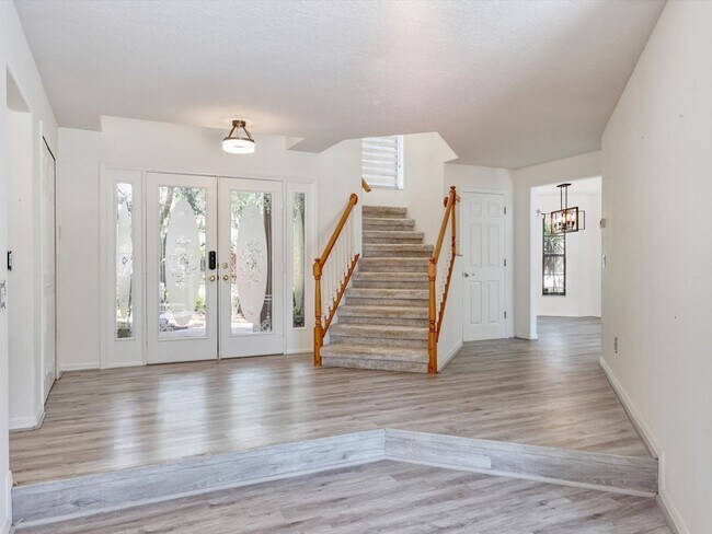 Building Photo - Unfurnished Annual Rental Available