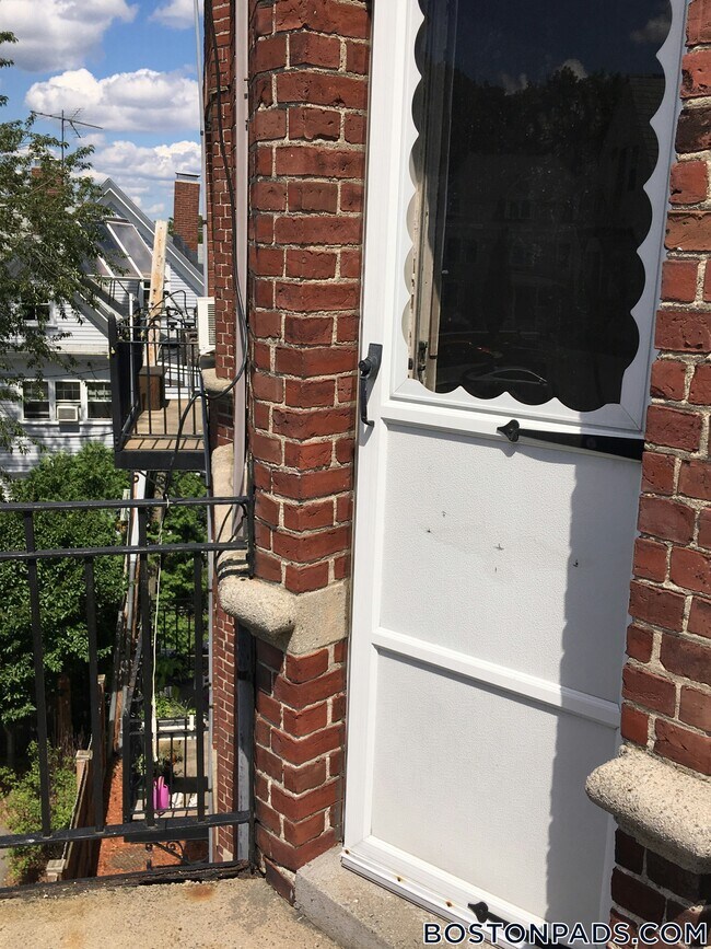 Foto del edificio - 163 Summer St