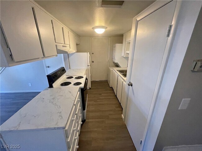 Foto del edificio - 1351 Dorothy Ave