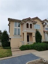 Building Photo - 312 Arbol