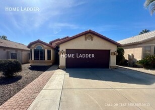 Building Photo - 445 E Cantebria Dr