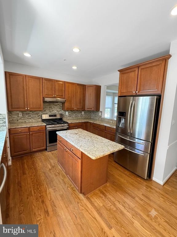 Building Photo - 5820 Shady Oak Ln