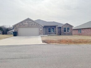 Building Photo - 713 Horse Run