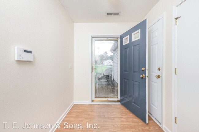 Building Photo - 3 br, 2 bath House - 5190 Queensway Road