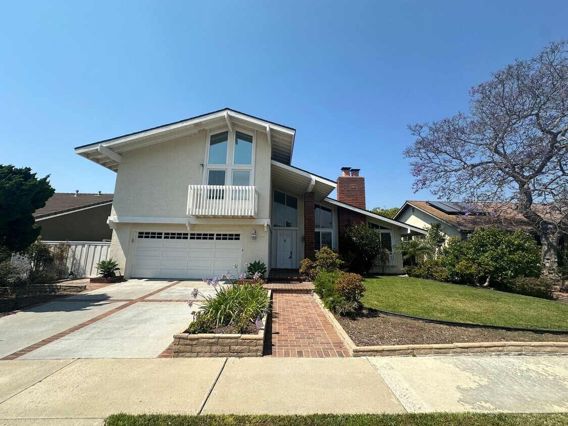 Foto principal - Welcome to this beautiful home in the high...