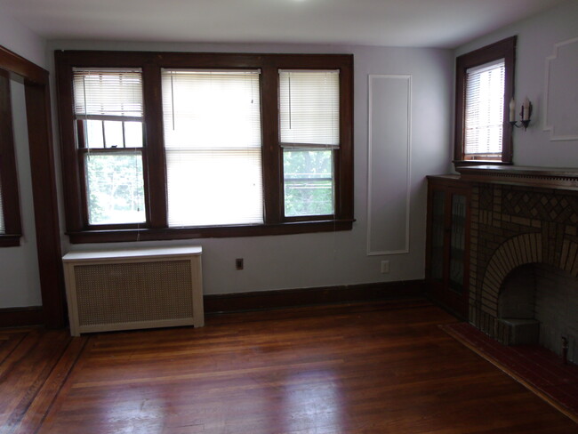 Building Photo - 807 Schuyler Ave