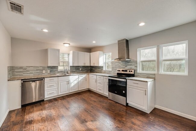 Building Photo - 500 E Main St