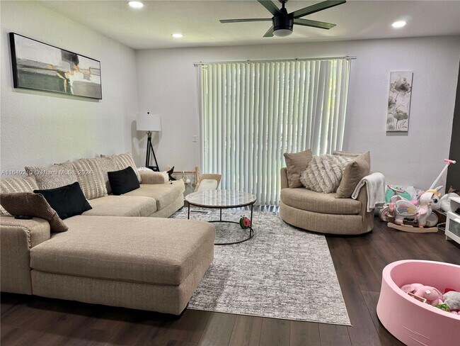 Foto del edificio - 8277 SW 25th Ct