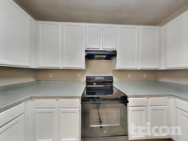 Foto del edificio - 135 Ellis Drive