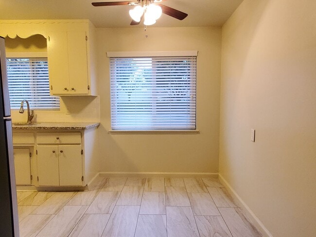 Building Photo - Downstairs Apartment in Great Sunnyvale Location, Renovated Inside, Fresh Paint, New Floors!