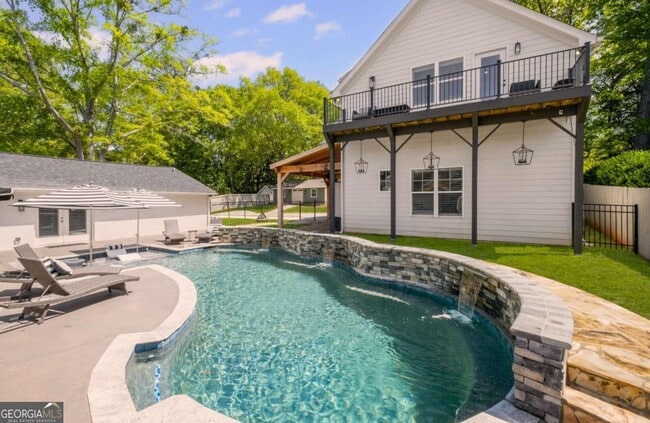 Building Photo - 8175 Main St