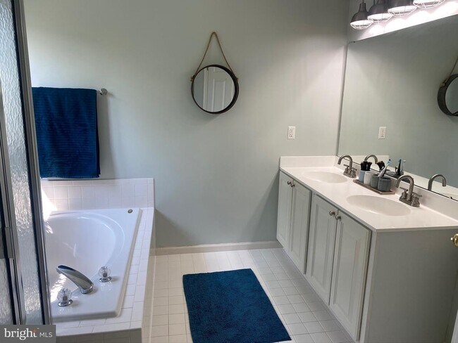 Building Photo - 5042 Grimm Dr