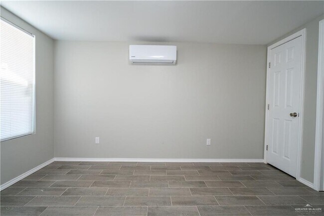 Foto del edificio - 301 N 3rd St