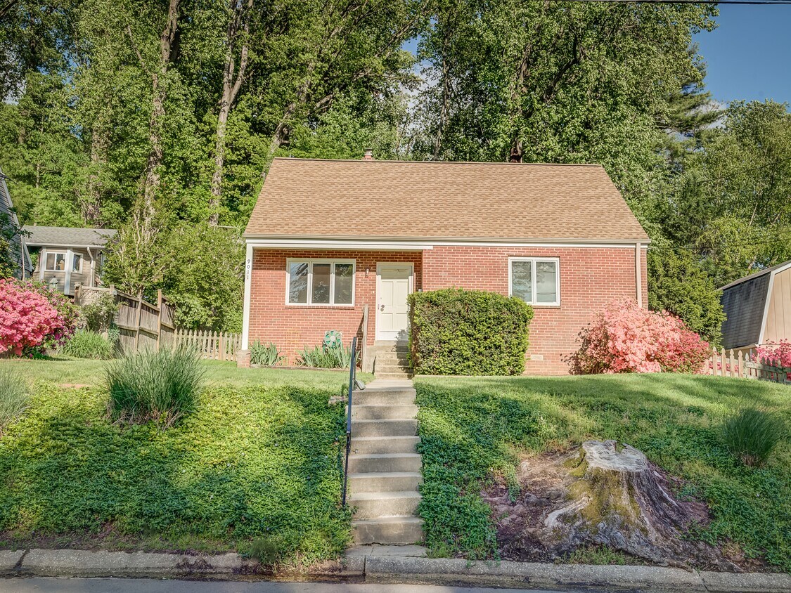 Primary Photo - 9011 Lindale Dr