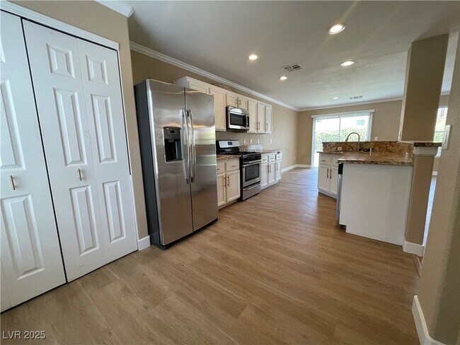 Building Photo - 7382 Elbridge Way